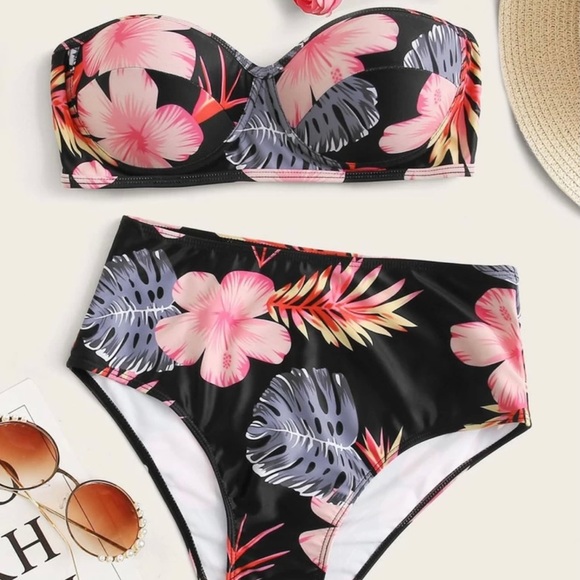 Swimsuit - Picture 2 of 3